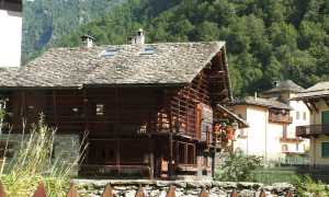 1024px Alagna Valsesia 56