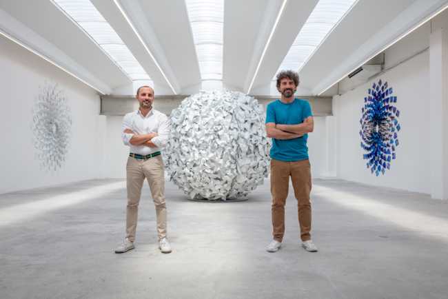 6. Il fondatore di WEM Marco Bracaglia e lartista Daniele Sigalot 2022 Courtesy WEM Gallery