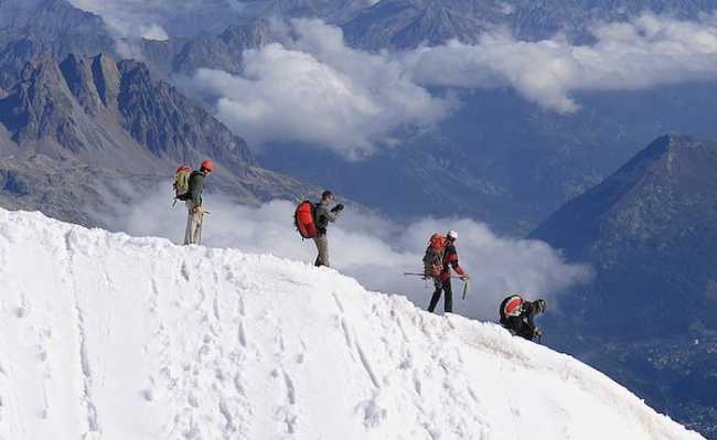 800px Alpinistes Aiguille du Midi 03