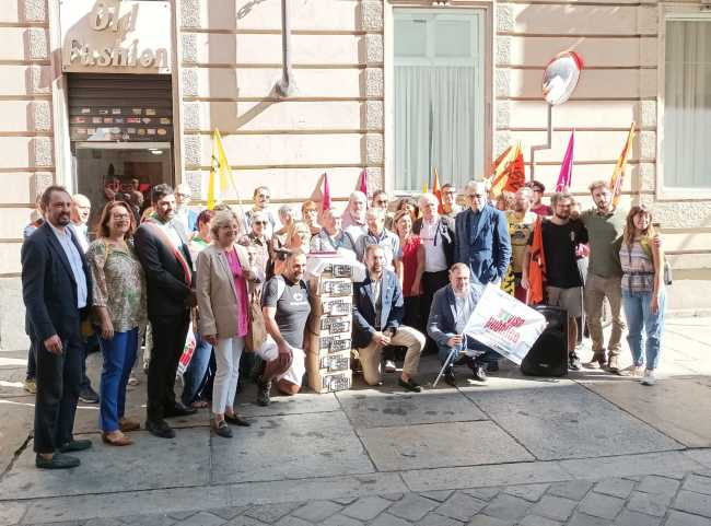 Foto consegna firme