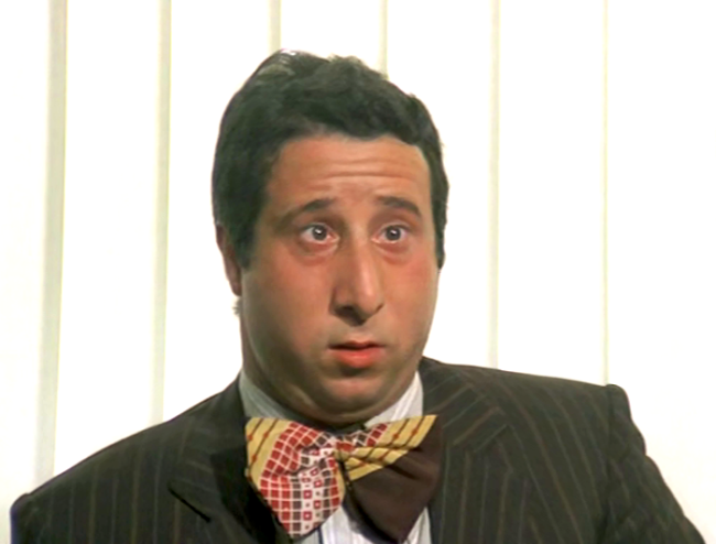 Spogliamoci così senza pudor Il detective Alvaro Vitali