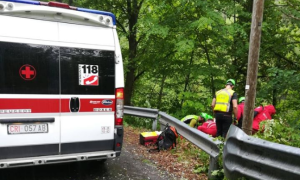 ambulamza soccorso uomini