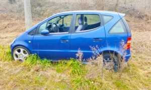 auto abbandonata domo