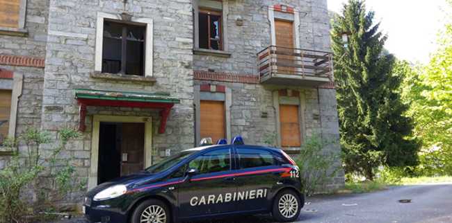 auto carabinieri casa