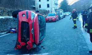 auto fianco crodo vigili strada1