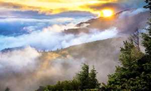 b montagna tramonto nuvole