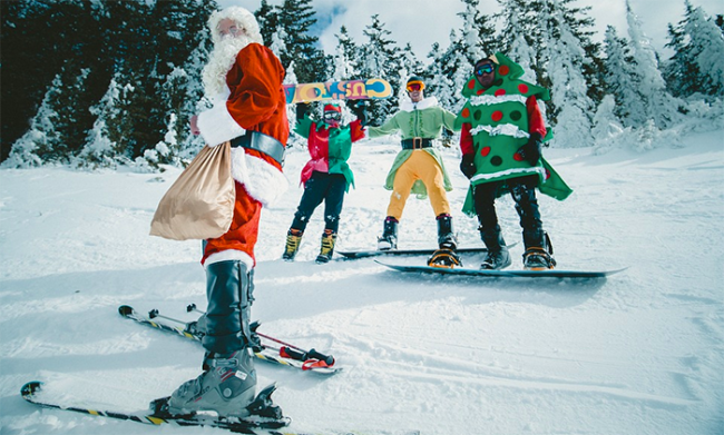 babbo natale neve elfi piste sci