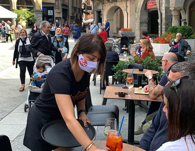 bar piazza mercato aperitivo mascherina 24
