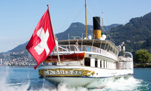 barca svizzera lago