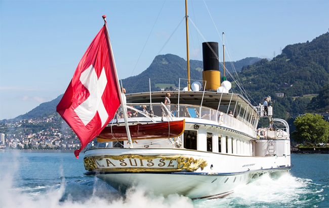barca svizzera lago
