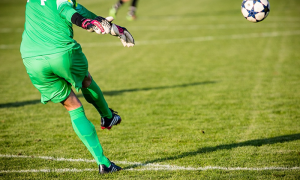 calcio portiere rinvio