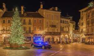 carabinieri domo albero natale