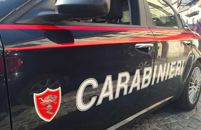 carabinieri scritta portiera