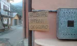 cartello rallentare bambini