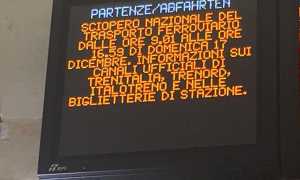 cartello stazione sciopero