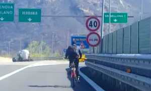 ciclista bici superstrada