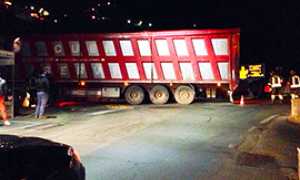 corta camion incastrato piedimulera