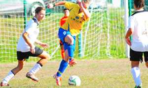 corta masera calcio femminile azione