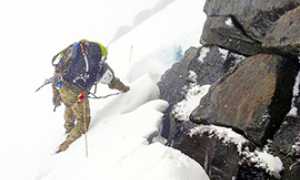 corta montagna scalatore neve