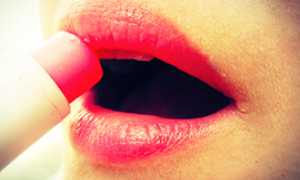 corta rossetto bocca labbra