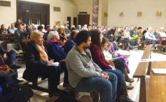 cosasca chiesa gente