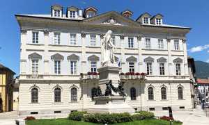 domo comune e statua