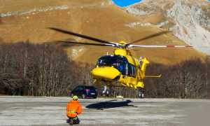 elicottero 118 decollo uomo terra