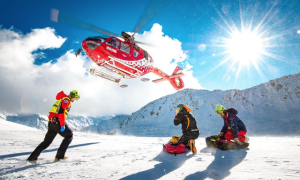 elicottero svcizzero rega soccorso atterraggio sole neve