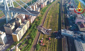 foto ponte genova vigili elicottero