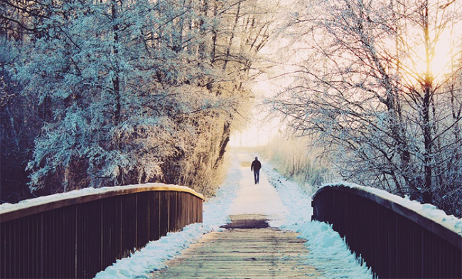 freddo uomo ponte neve