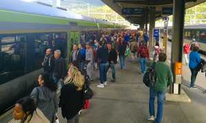 frontalieri binario briga entrata treno