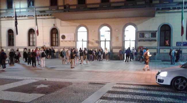 frontalieri stazione notte