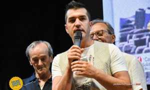 il cantante della solidarieta