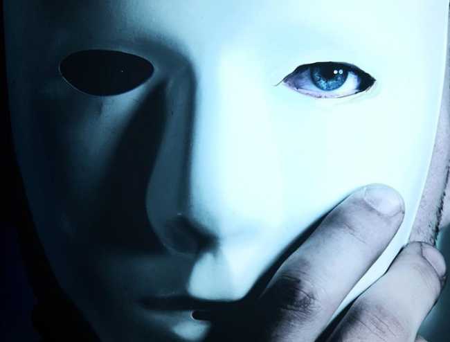 man 1461448 1280