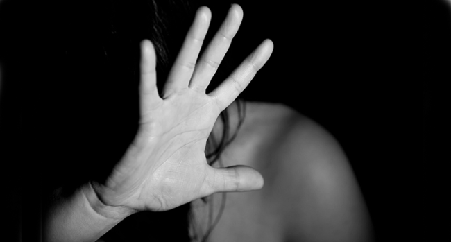 mano bn violenza donna