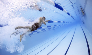 nuoto piscina sottacqua