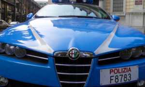 polizia auto fronte cofano