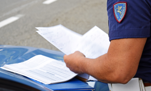 polizia cruscotto documenti multa