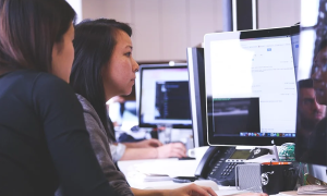 ragazze lavoro pc