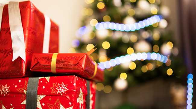 regali pacchi natale albero