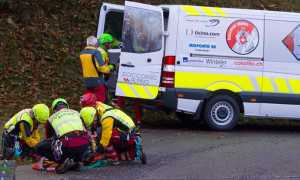 soccorso in terra asfalto uomini