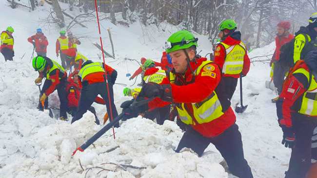 soccorso scavo neve hotel valanga