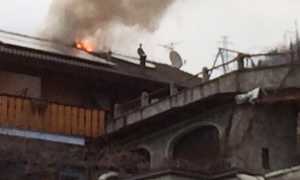 tetto fiamme beura chalet