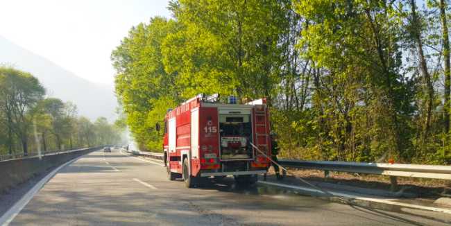 vigili incendio sterpaglie superstrada