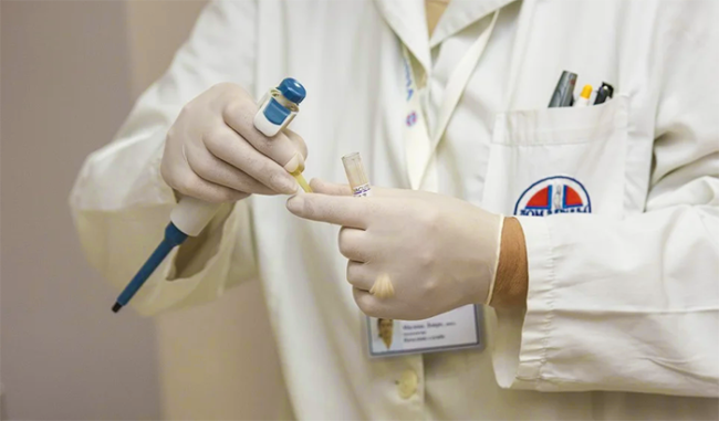 virus medico provetta mani