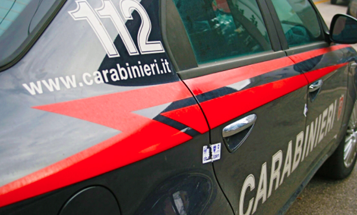 Villa: le negano una pizza, estrae la pistola e minaccia i presenti. Arrestata