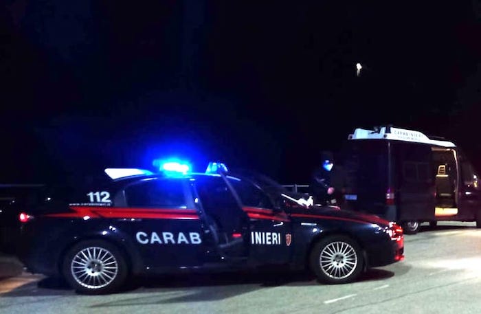 Smodato consumo di alcol: pensionato si schianta in superstrada 