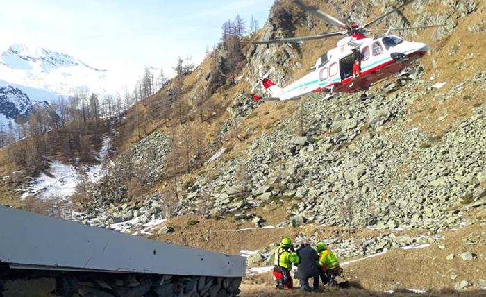 Cade in un canalone e si ferisce ad una spalla. Fungiatt salvato dall'elisoccorso