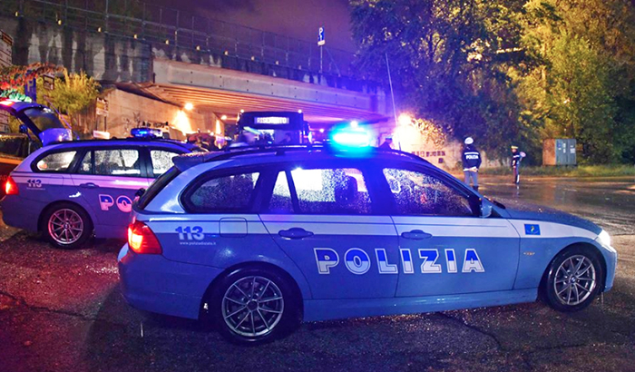 Fermata prima dai carabinieri, e poi dalla polizia, con cocaina. Doppie pene
