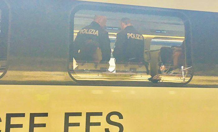 Atteggiamento sospetto sul treno, nigeriano in fuga per spaccio catturato 